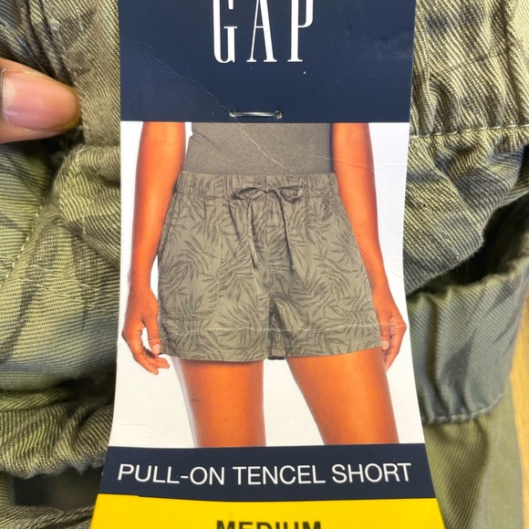 GAP Pants - Gap floral print shorts